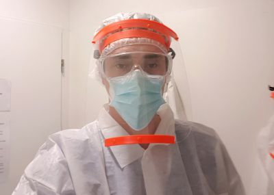 Mladý lékař z Ukrajiny v době epidemie domů nezamířil. Přihlásil se v Nemocnici Přerov do COVID týmu
