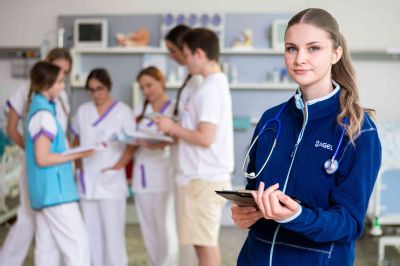 Zájem o zdravotnické obory na školách AGEL dál roste. Přihlásilo se více než 400 uchazečů