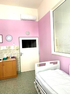 Novopečeným maminkám v Nemocnici AGEL Přerov zajistí příjemnou teplotu na pokojích nová klimatizace